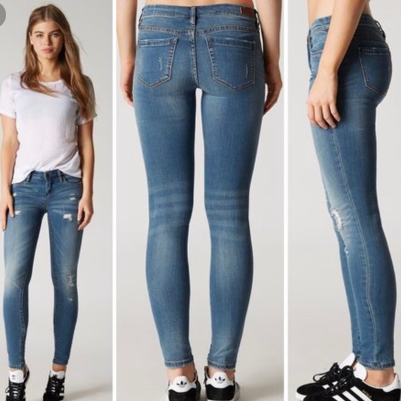 ✰Mid-Rise Distressed Blank NYC Jeans👖✰ - Picture 3 of 4